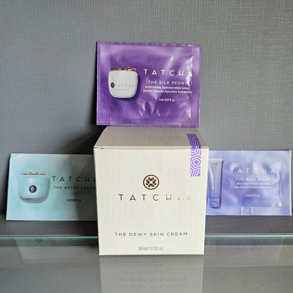 Tatcha The Dewy Skin Tatcha 1.7oz Replenishing & Plumping Moisturizer & Samples - Picture 1 of 8